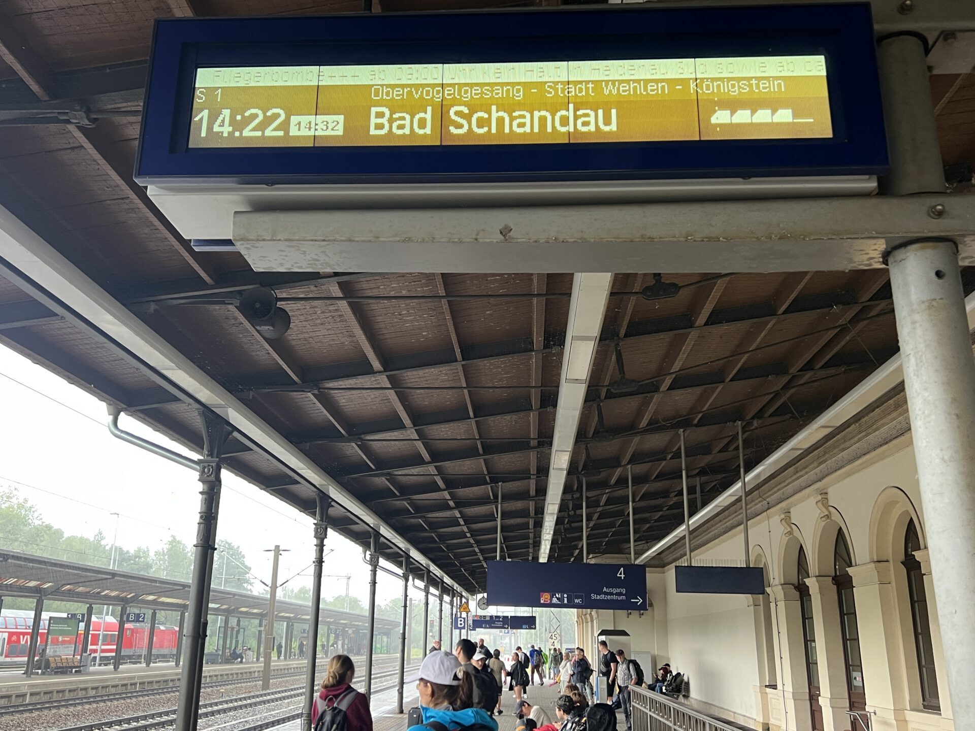 IMG_2006 Pirna, Warten im Bahnhof
